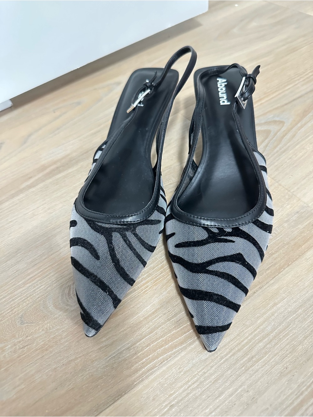 Abound Black & Gray Zebra-Print Slingback Pointed Flats - Size 11